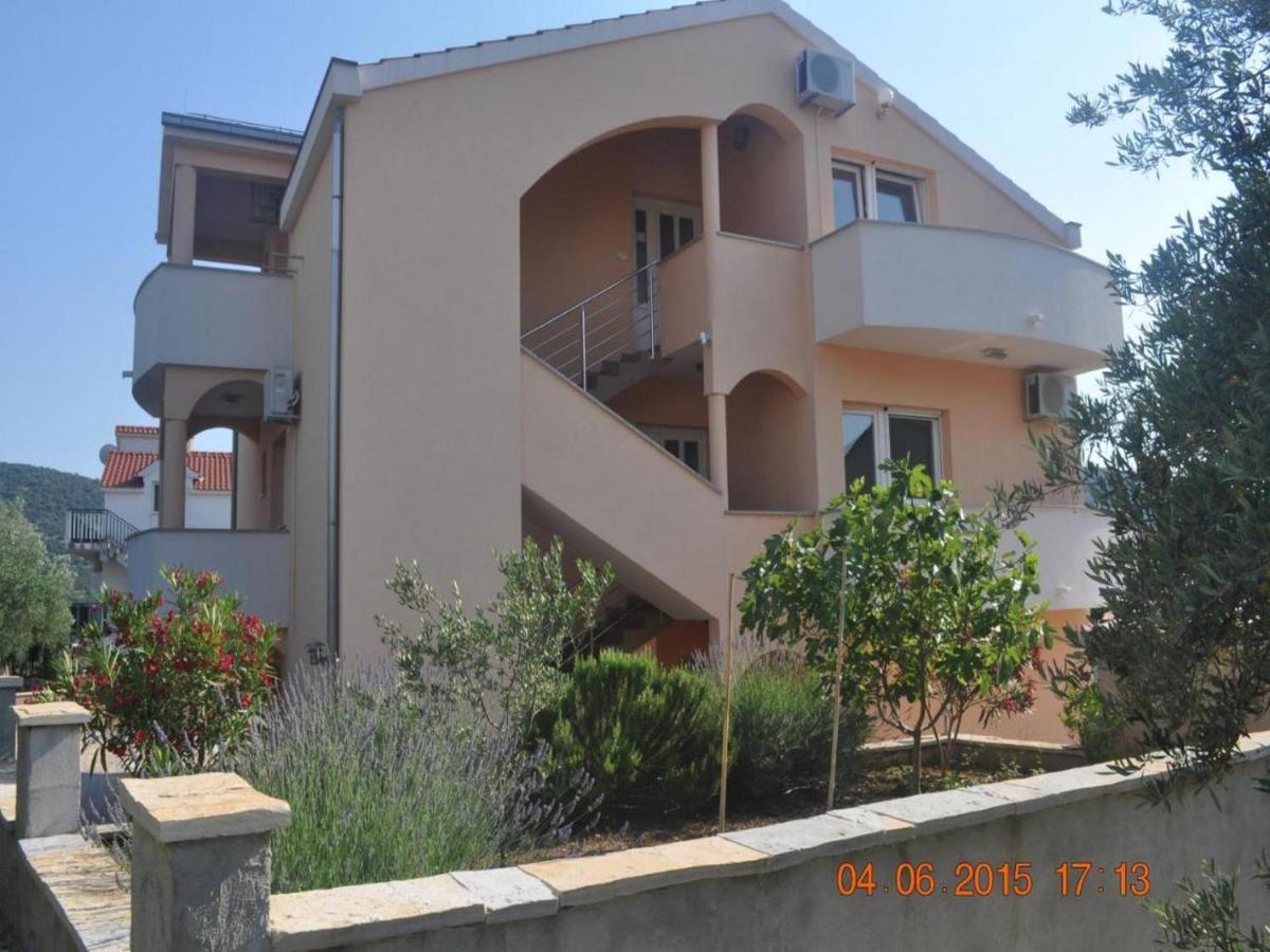 Apartments Vala Vinisce Bagian luar foto