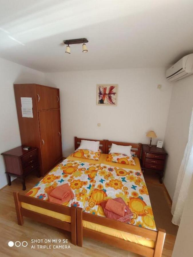 Apartments Vala Vinisce Bagian luar foto